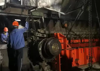 原料翻車機(jī)板式給料機(jī)主動輪更換手拉葫蘆的用途